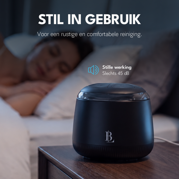 Blissify ultrasoon reiniger 200 ml op een nachtkastje naast een slapende vrouw