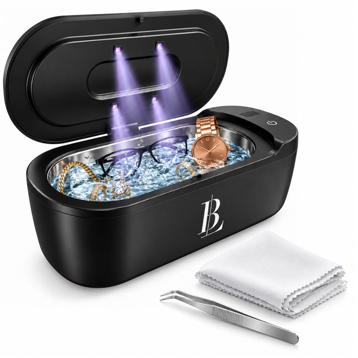 Ultrasoon reiniger met UV-desinfectie met bril en sieraden in het water